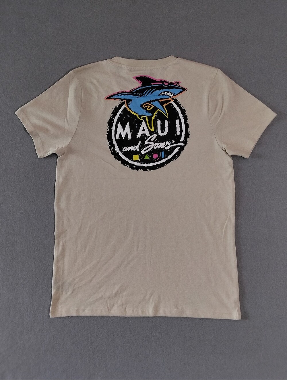 Maui And Sons Shark Logo Emblem Graphic Standard Fit Short Sleeve T-shirt XLarge - Picture 4 of 5